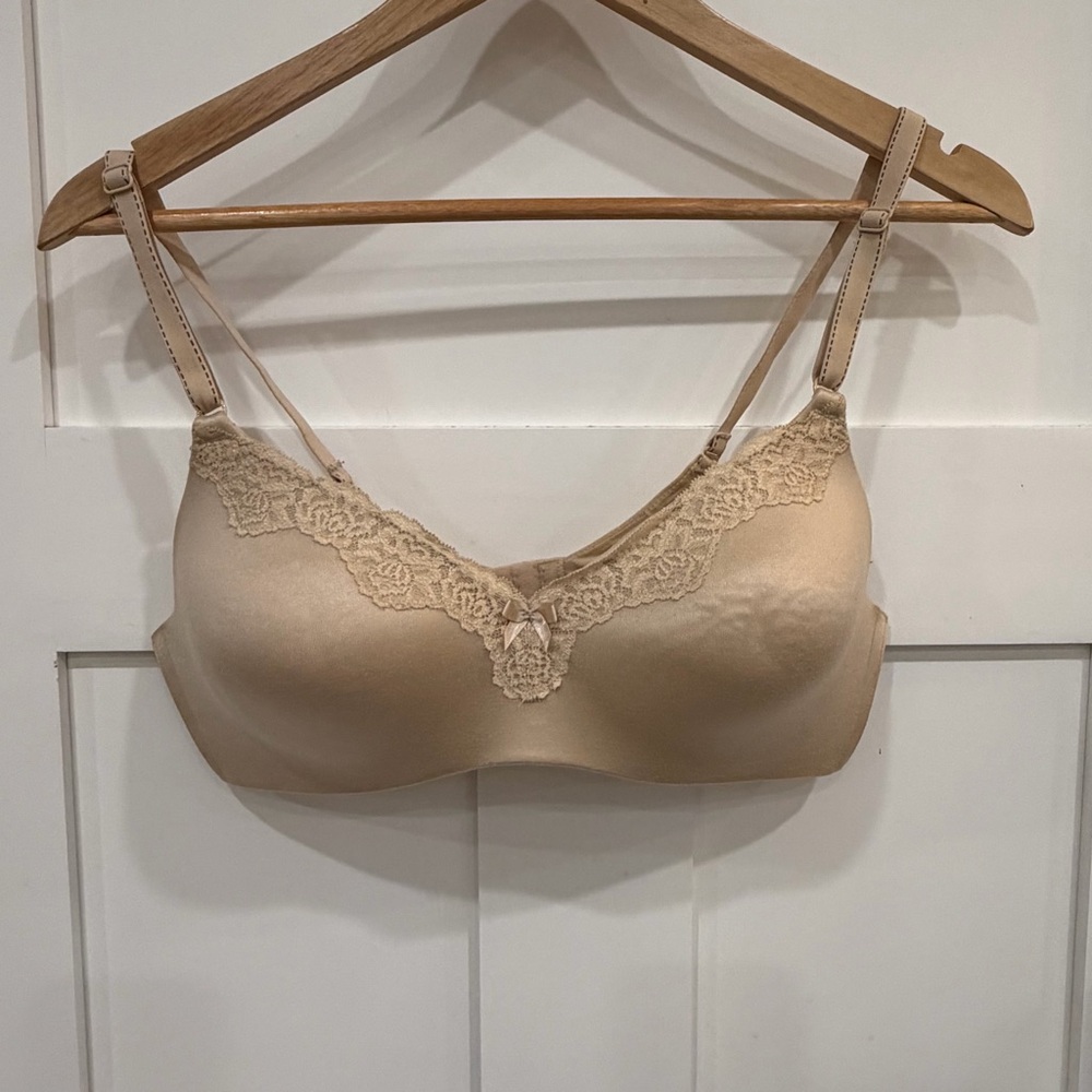 ✅ 5/$25 Maidenform 38B bra comfort devotion Lace Trimmed Beige wirefree support